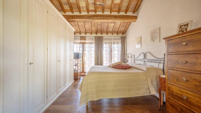 Image No.30-2 Bed Country House for sale