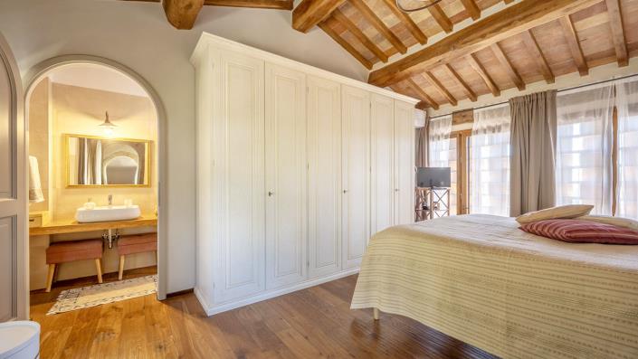 Image No.31-2 Bed Country House for sale