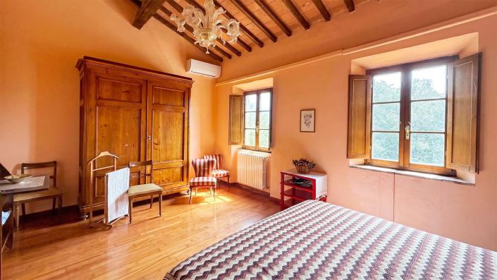 Image No.25-5 Bed Country House for sale