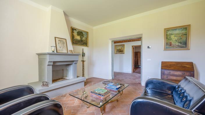 Image No.12-7 Bed Villa / Detached for sale