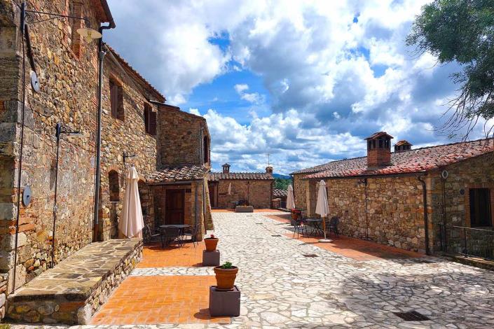 Image No.11-13 Bed Country House for sale