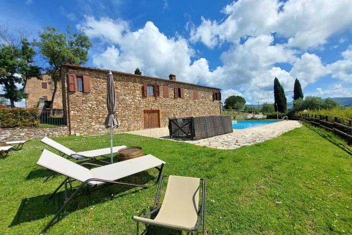 Image No.17-13 Bed Country House for sale