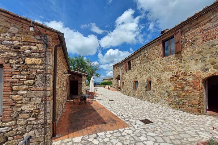 Image No.21-13 Bed Country House for sale