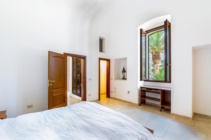 Image No.11-9 Bed Farmhouse for sale