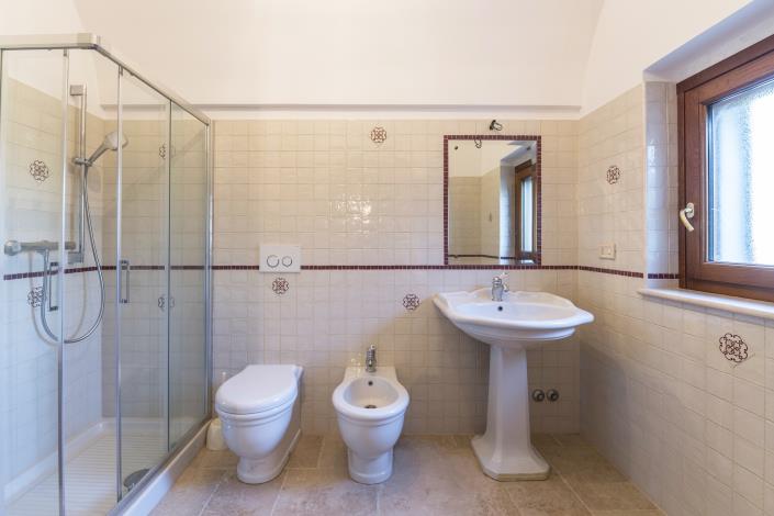 Image No.14-9 Bed Farmhouse for sale