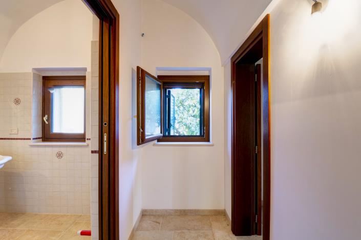 Image No.15-9 Bed Farmhouse for sale