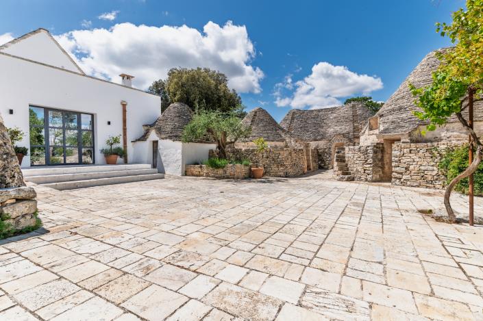 Image No.23-7 Bed Country House for sale