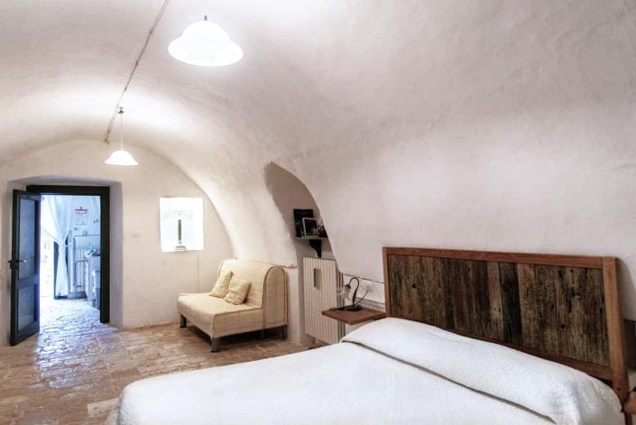 Image No.18-6 Bed Farmhouse for sale