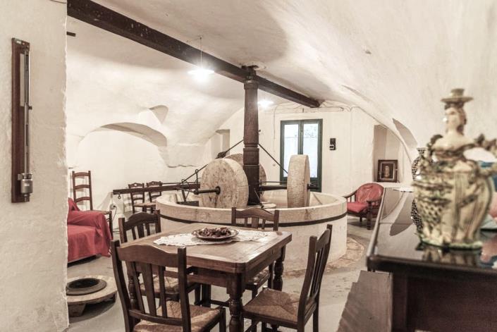 Image No.14-6 Bed Farmhouse for sale