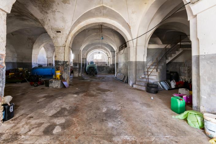 Image No.16-7 Bed Farmhouse for sale