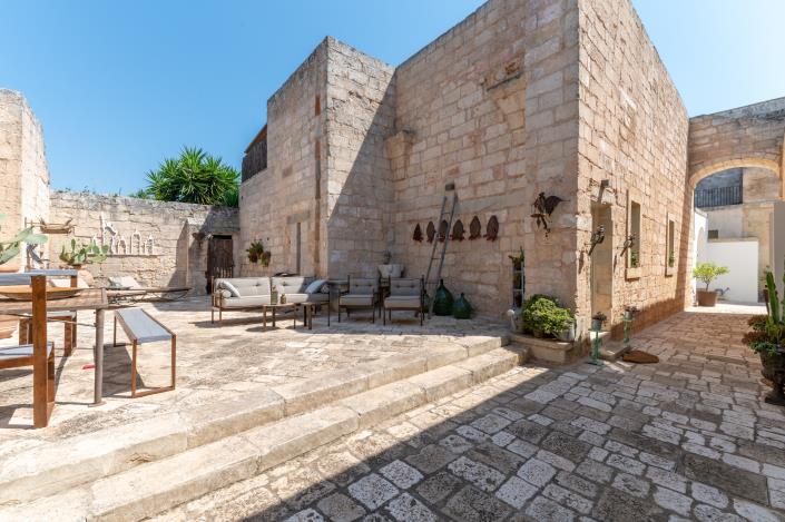 Image No.17-Ferme de 9 chambres à vendre à Giuggianello