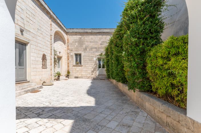 Image No.2-4 Bed Country House for sale