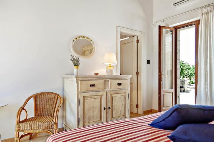 Image No.8-20 Bed Country House for sale