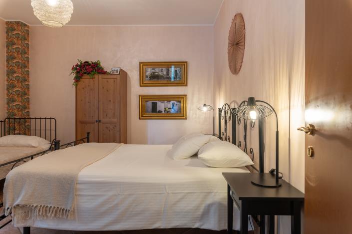 Image No.19-8 Bed Country House for sale