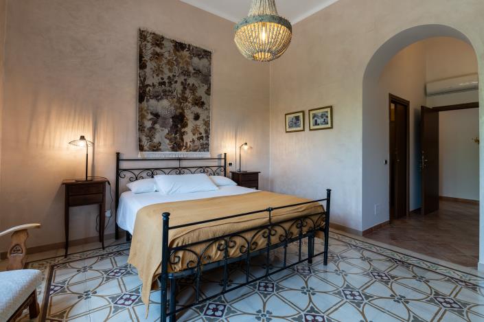 Image No.21-8 Bed Country House for sale