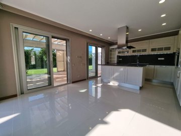 Luxury Konacik Bungalow - Nature Views - Kitchen with garden access