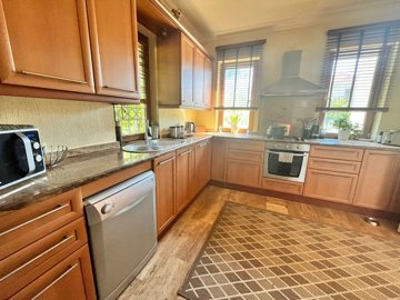 Luxury 3-Bed Dalyan Bungalow - Closed kitchen