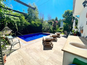 Luxury 3-Bed Dalyan Bungalow - Pool terrace and outdoor kitchen