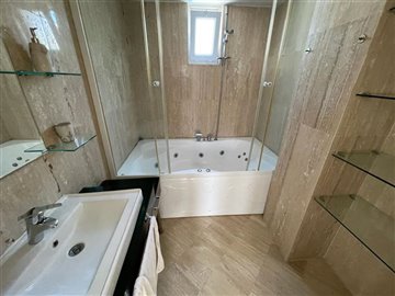 Private 3-Bed Belek Villa - En-suite Jacuzzi bathroom