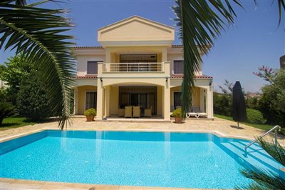 Modern 4-bed Villa in Belek- Pool and Sun Terrace