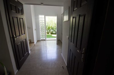 Modern 4-bed Villa in Belek- Entrance Hallway