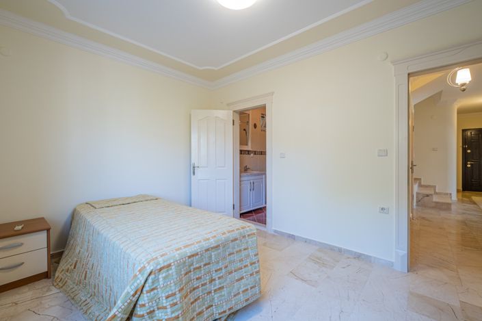 Image No.10-4 Bed Villa for sale