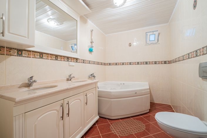 Image No.9-4 Bed Villa for sale