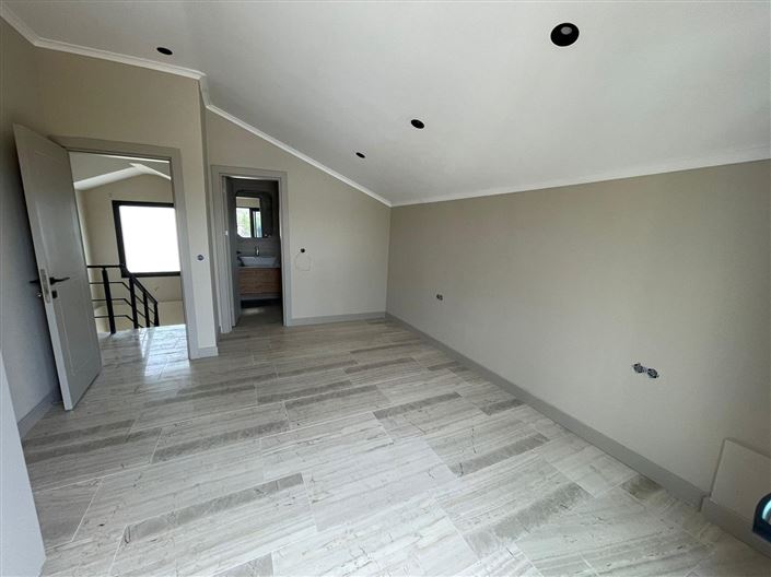 Image No.10-4 Bed Villa for sale