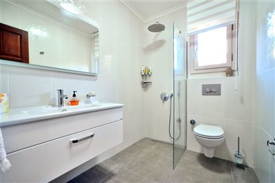 Detached Yalikavak Villa- Modern Bathroom