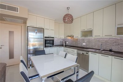 Luxury Marina Villa In Fethiye - Modern fitted kitchen