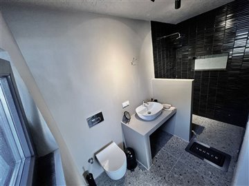 3-Bed Yalikavak Villa- Ensuite Bathroom