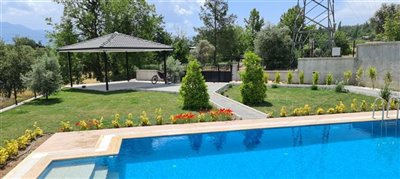 2-Bed Seydikemer Bungalow- Shaded Parking Lot