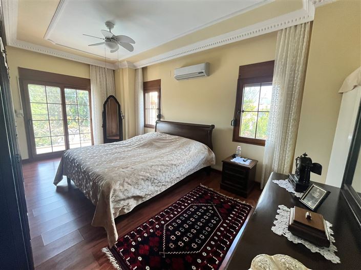 Image No.18-3 Bed Villa for sale