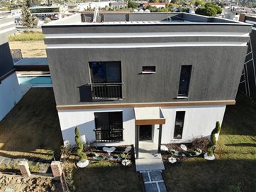 Detached Unique Villa - view from above