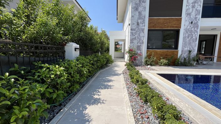 Image No.1-6 Bed Villa for sale