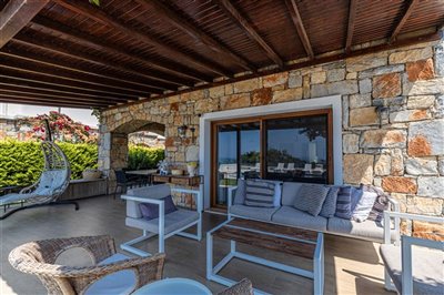 Luxurious unique villa in Gumusluk For Sale – Gorgeous covered sun terrace
