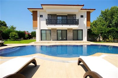 Beautiful five-Bedroom Villa In Dalyan For Sale - Main view of villa and pool