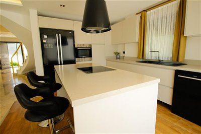 Beautiful five-Bedroom Villa In Dalyan For Sale - Fully fitted modern kitchen