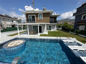 Impressive 3-Bedroom Villa In Dalyan For Sale - Stunning view of villa and private pool
