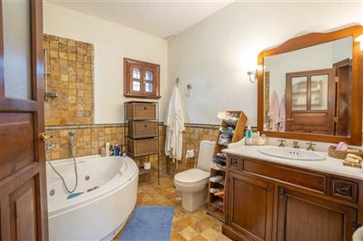Luxury detached Fethiye Property For Sale - Ensuite bathroom with jacuzzi bath