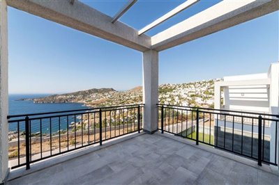 Seafront Yalikavak Apartments and Villas With Private or Communal Pools – Balcony sea views