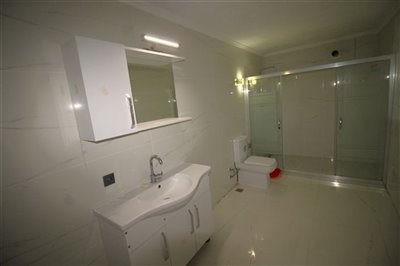 Spacious Detached 7 Bedroom Didim Villa For Sale – Separate bathroom