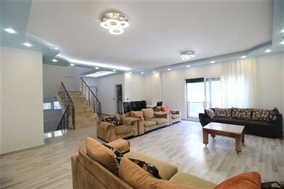 Spacious Detached 7 Bedroom Didim Villa For Sale – Bright and airy lounge