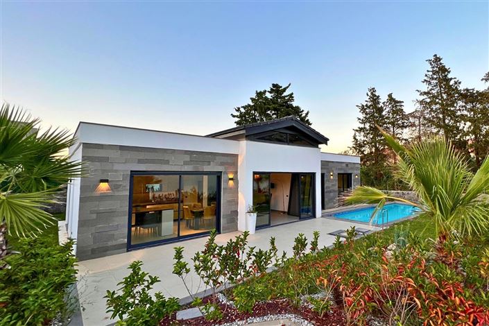 Image No.2-4 Bed Villa for sale