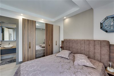 Newly Built Kusadasi Apartments with On-Complex Facilities for Sale - Spacious bedroom with ensuite