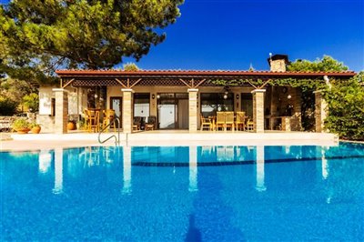 Charming Dalyan Villa For Sale With Private Infinity Pool - Main view of villa with pool