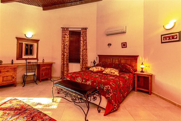 Image No.12-4 Bed Bungalow for sale