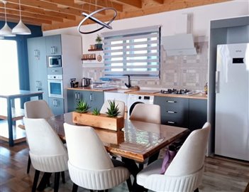 Stunning Wooden House For Sale In Seydikemer - Dining area in kitchen