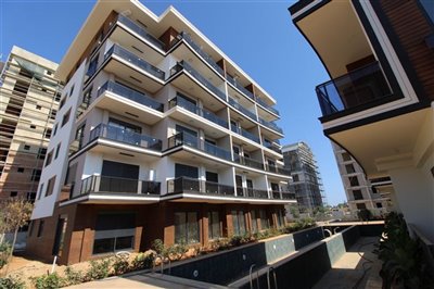 Antalya Apartments On a Modern Complex For Sale in Altintas - Communal swimming pool