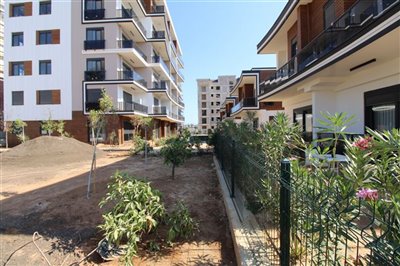 Antalya Apartments On a Modern Complex For Sale in Altintas - Pretty gardens around the block